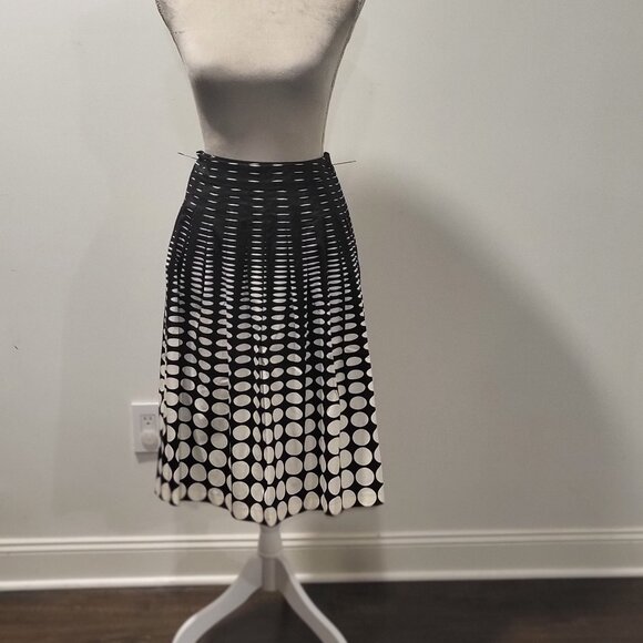 Talbots Size 4 Black & White Size Zip Midi Pleated Skirt - Picture 1 of 6
